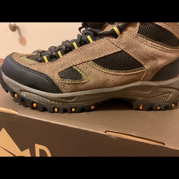 Women’s Denali Hiking Boots - Picture 8 of 8